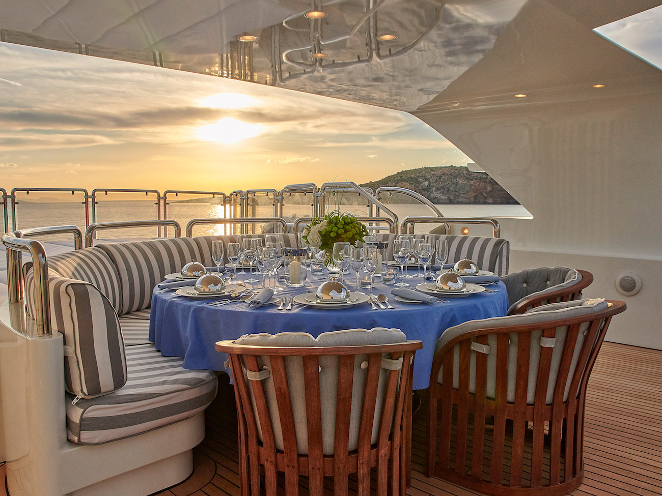 sun deck alfresco dining .jpg
