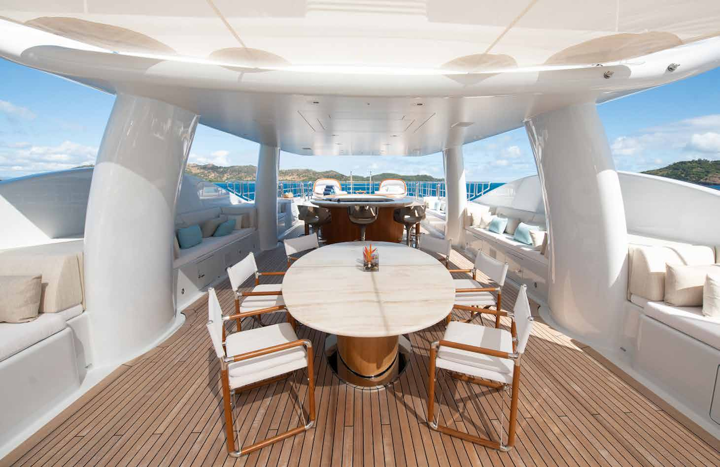 sun deck dining.png