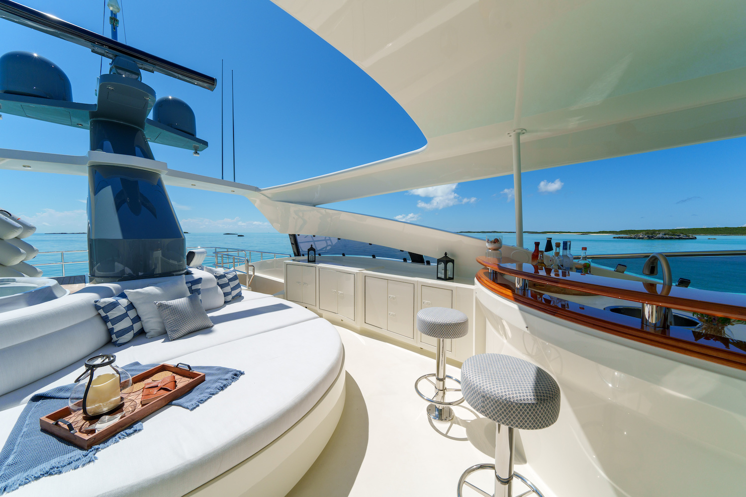 sun deck jacuzzi and sunbathing area.jpg