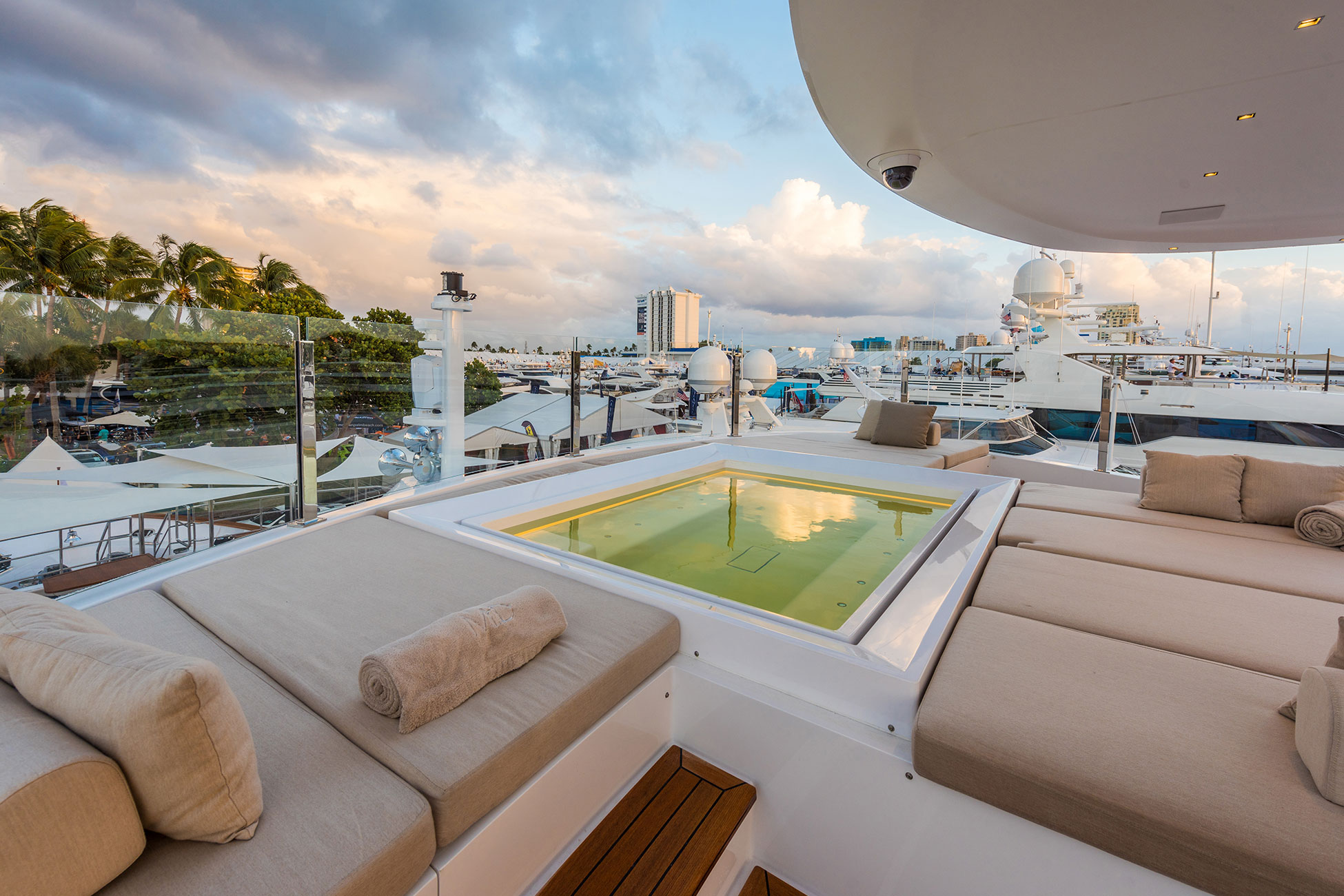 sun deck jacuzzi with sun pads.jpg