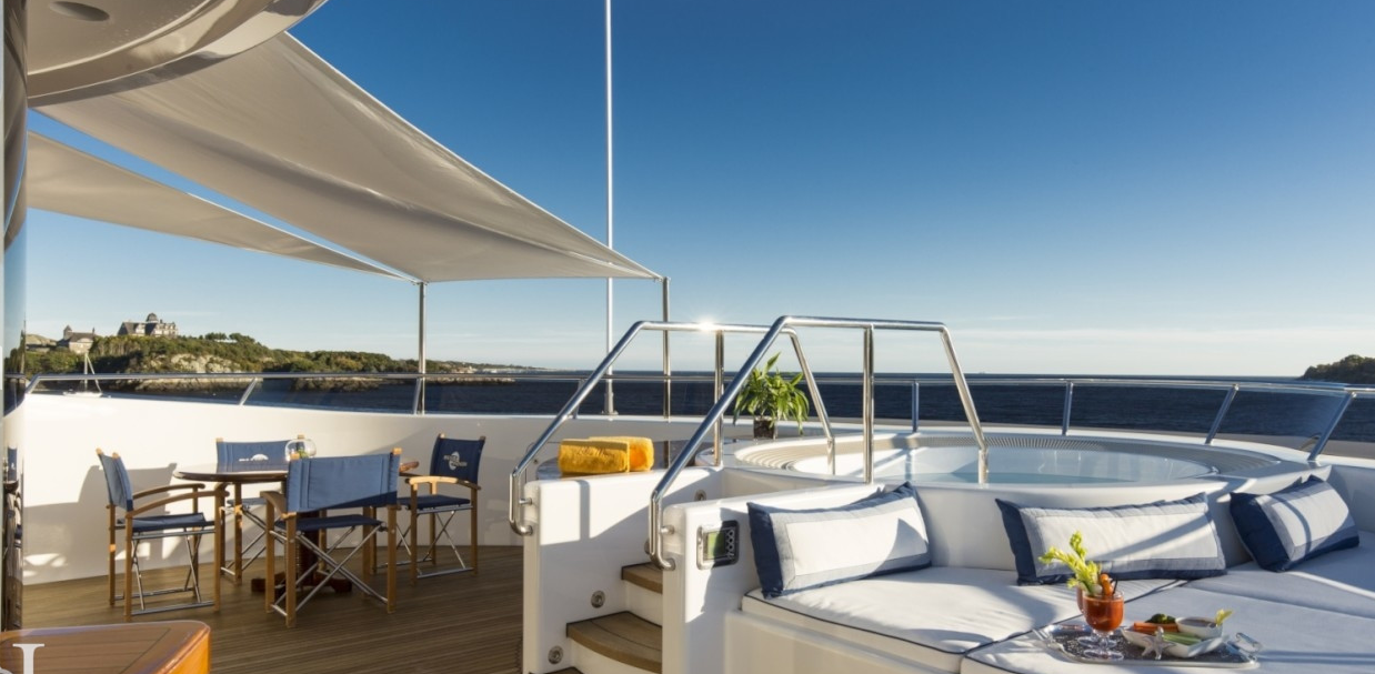 sun deck jacuzzi.png