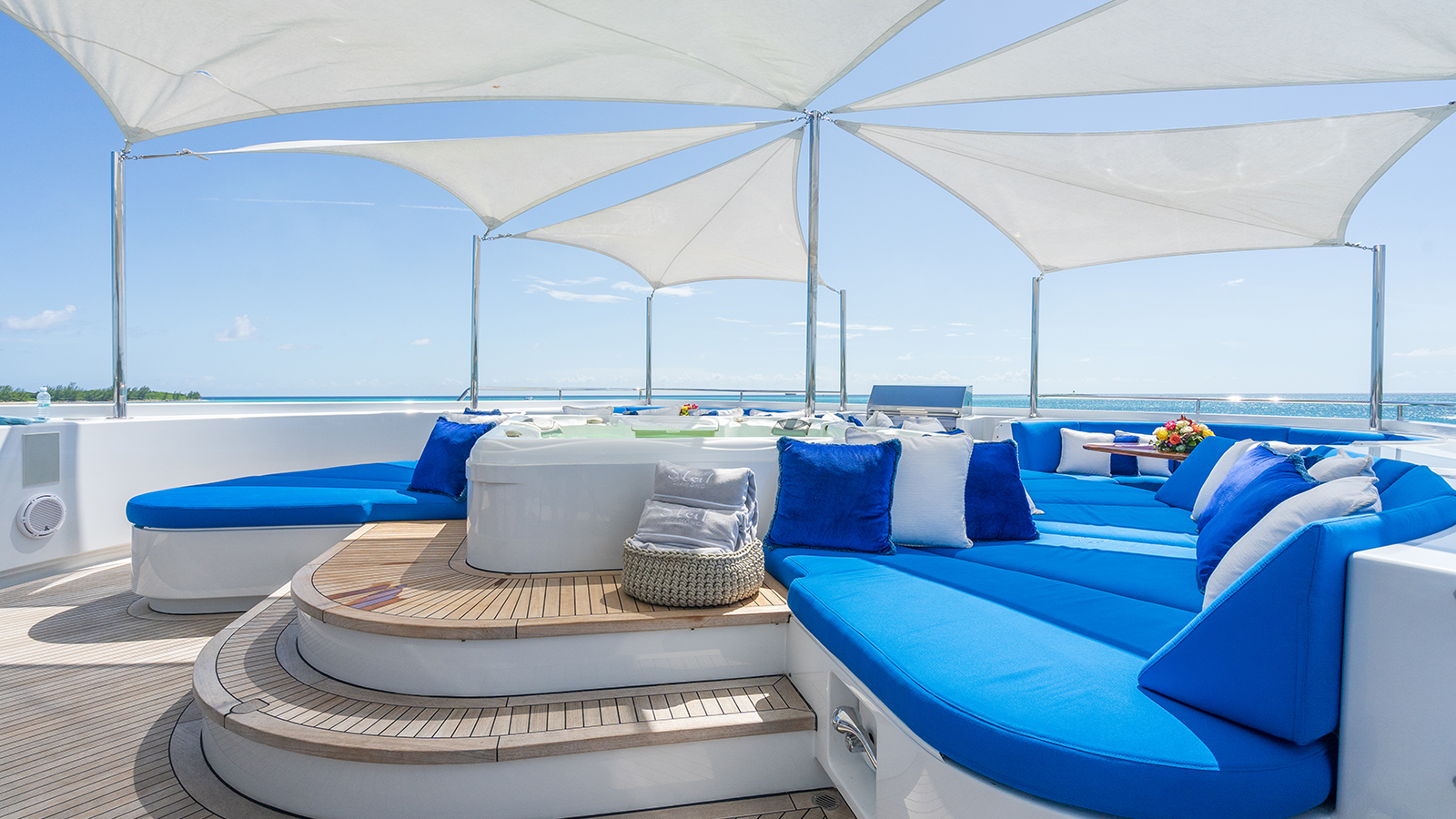 sun deck relaxation aera.jpg