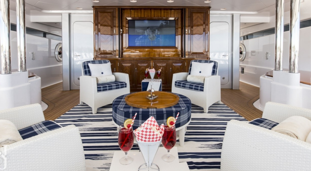 sun deck seating area.png