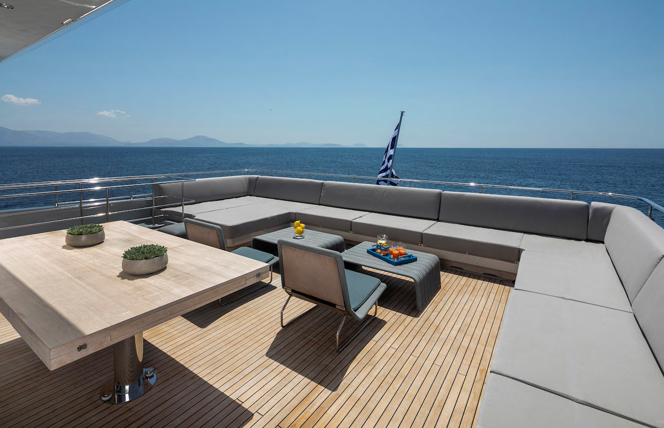 sun deck seating.png