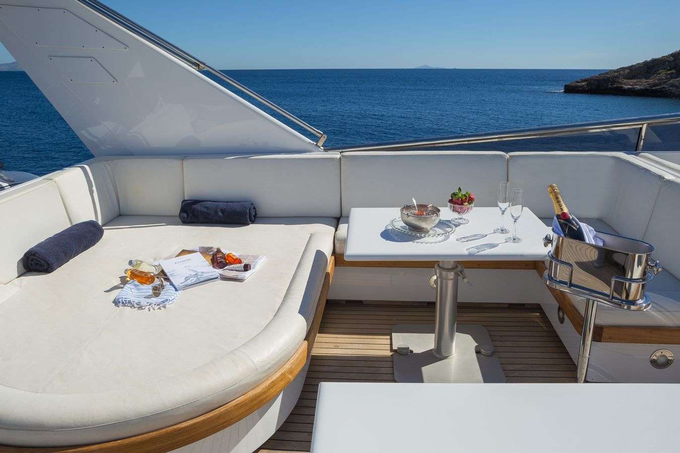 sunbathing and seating area on the flybridge.jpg