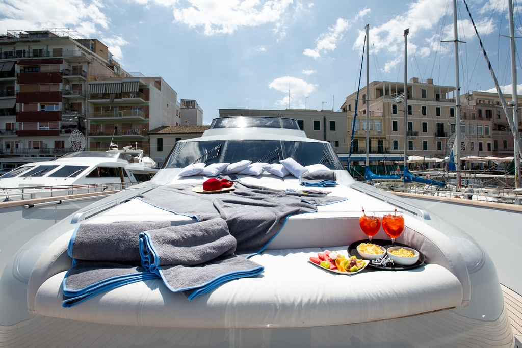 sunbathing area at the bow.jpg