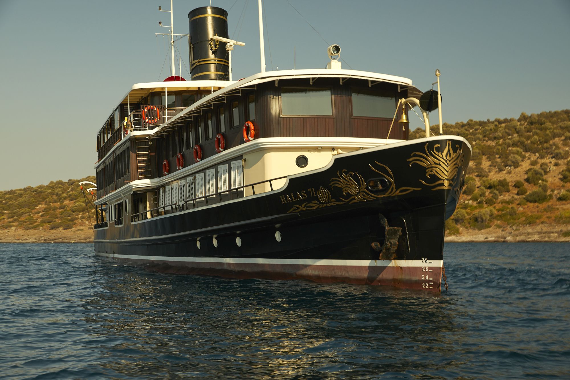 superyacht HALAS 71.jpg