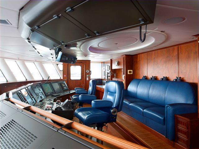 superyacht-Samar-interior-bridge.jpg