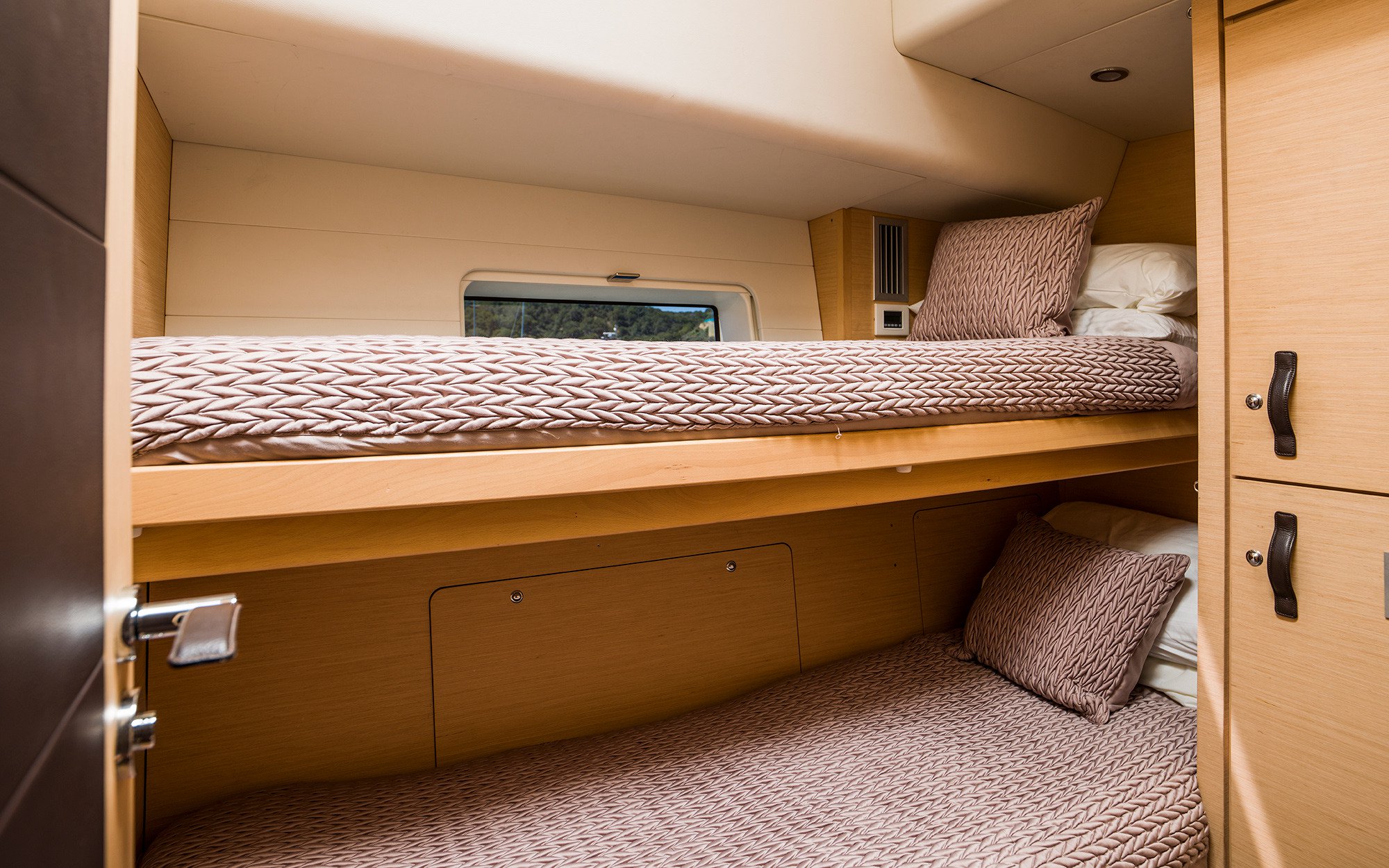 thea-yacht-pic_015.jpg
