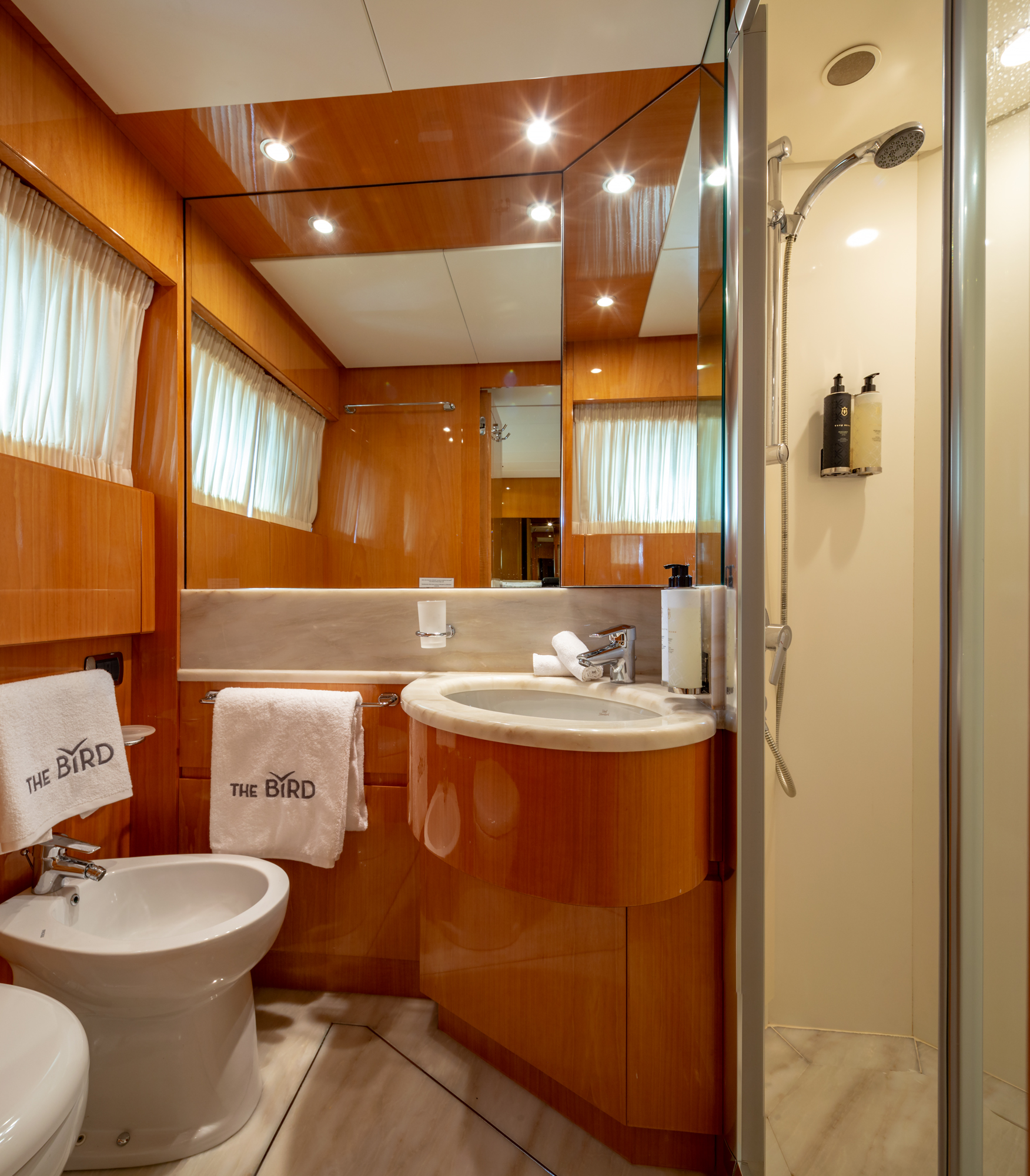twin cabin guest ensuite.jpg
