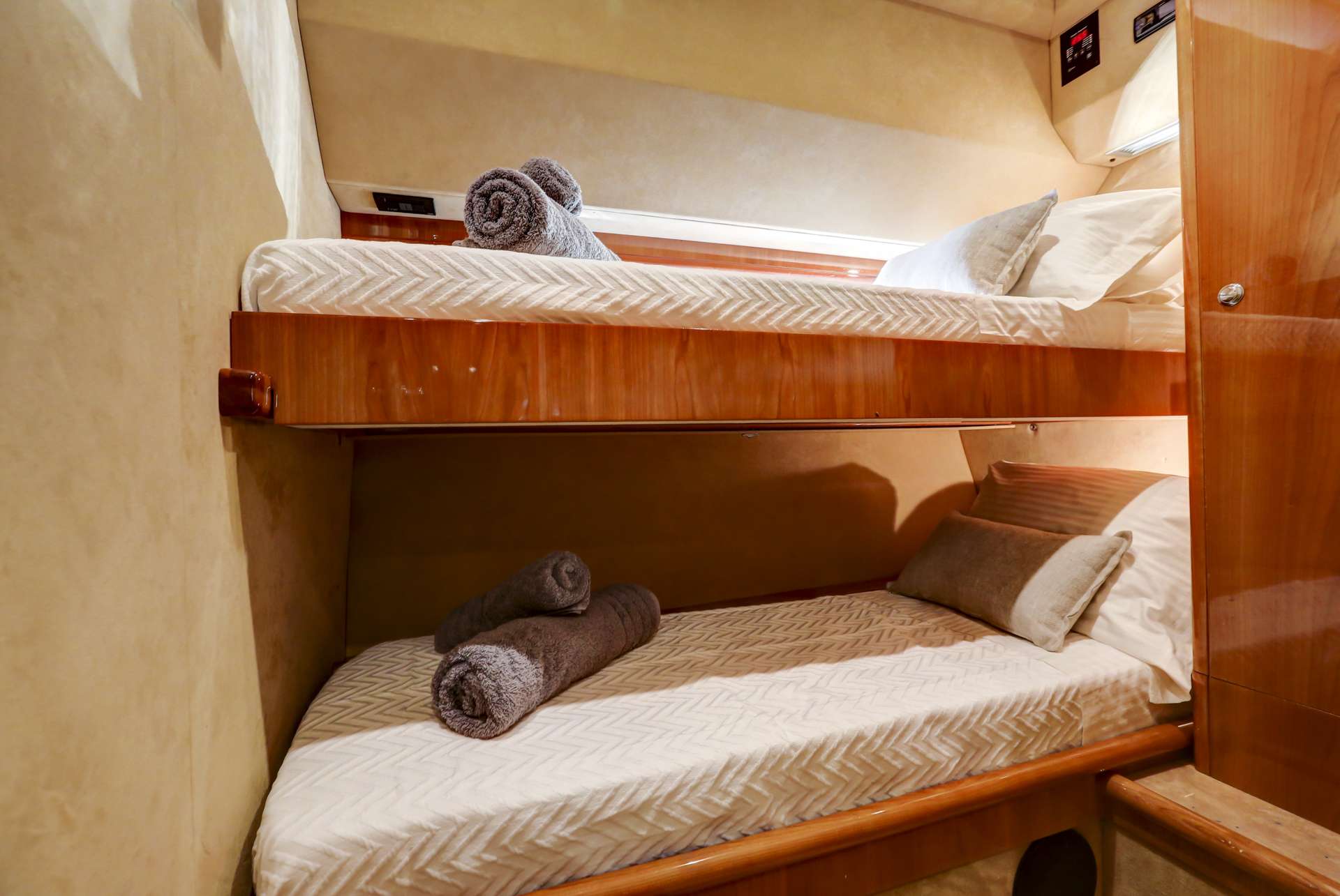 twin cabin with lower and upper bed.jpg