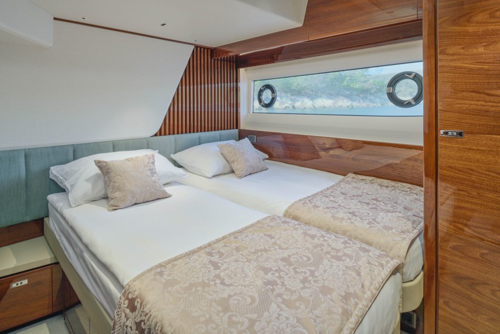 twin or double cabin .jpg