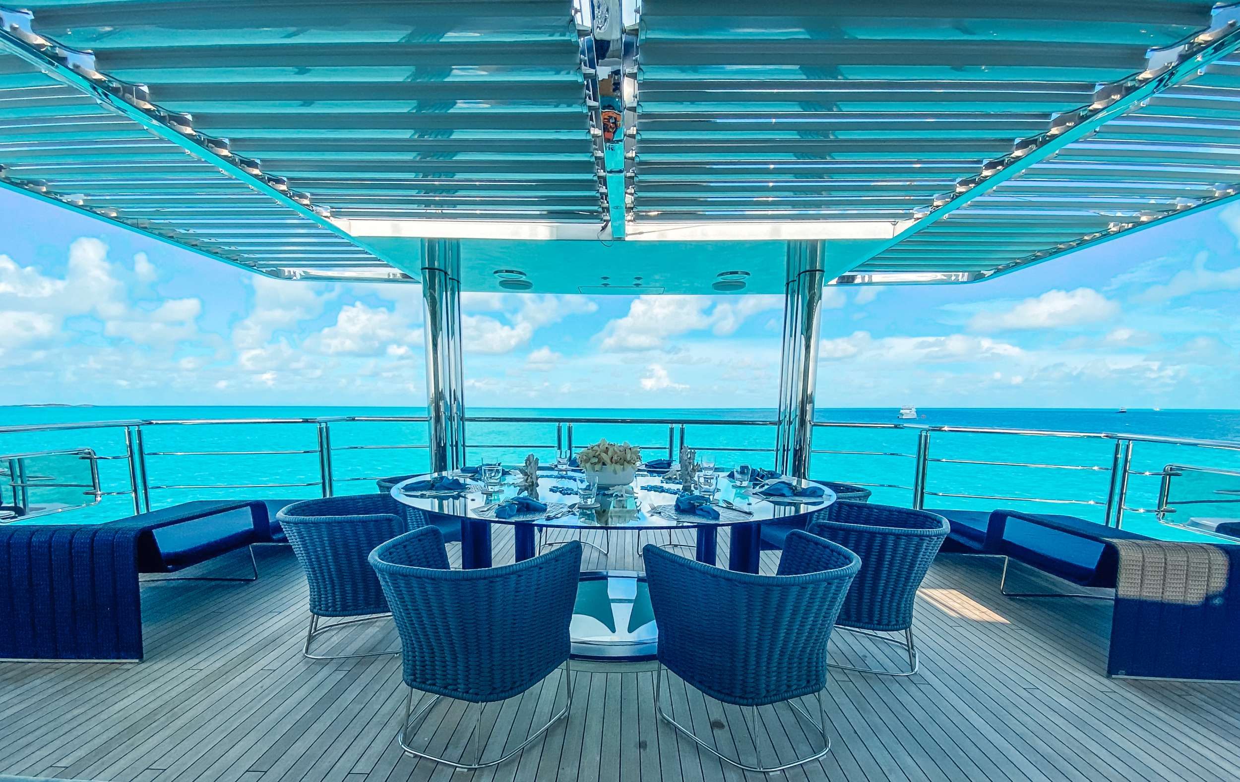 upper deck dining area alfresco.jpg