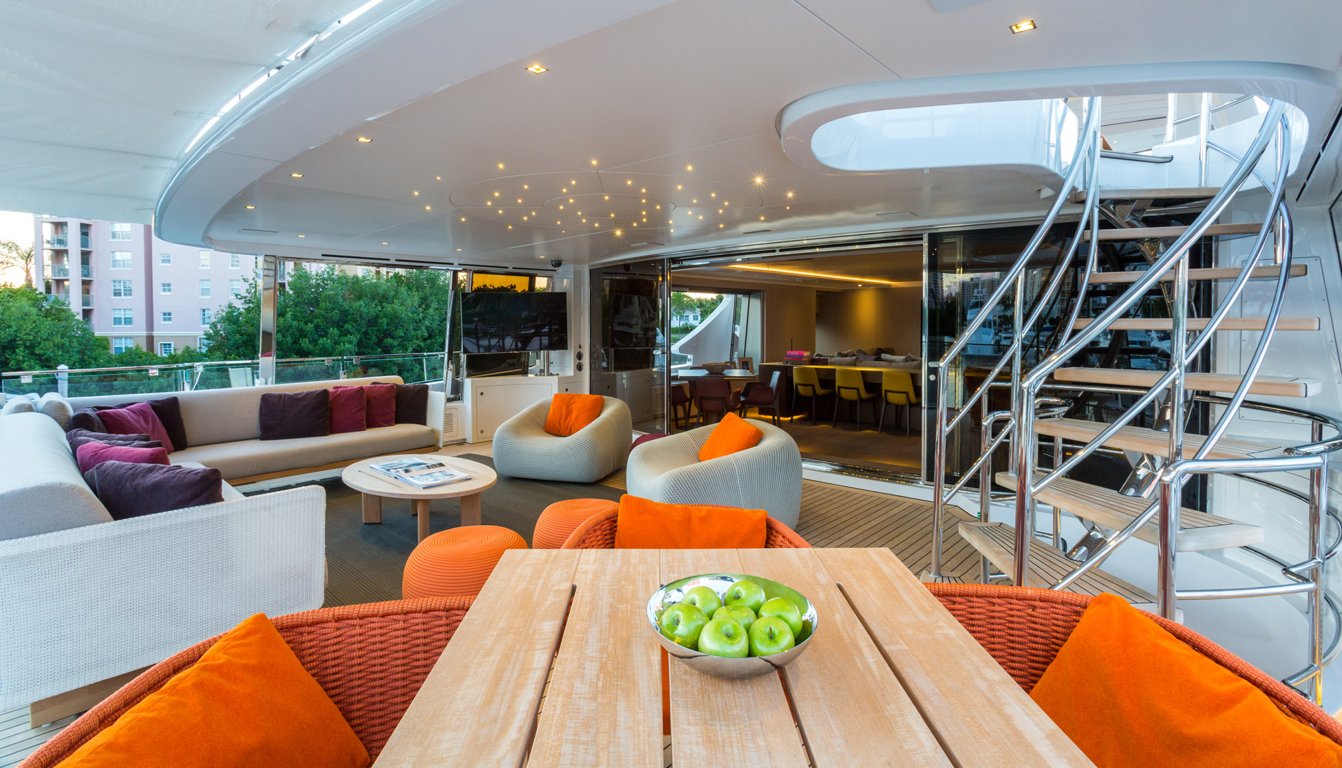 upper deck exterior lounging and seating Photography Jaime Navarro : Quinn Bisset.jpg