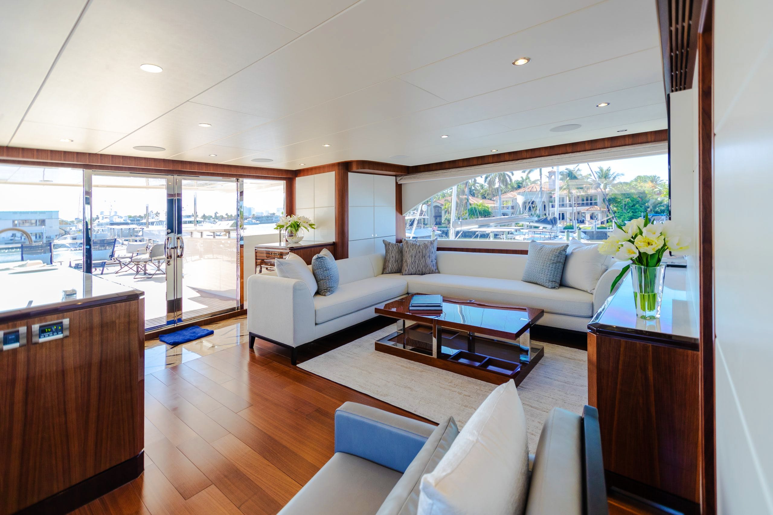 upper deck sky lounge.jpg