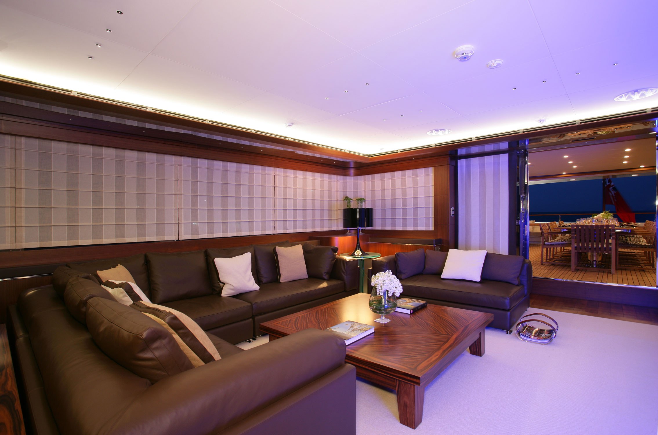 upper-deck-saloon2.jpg