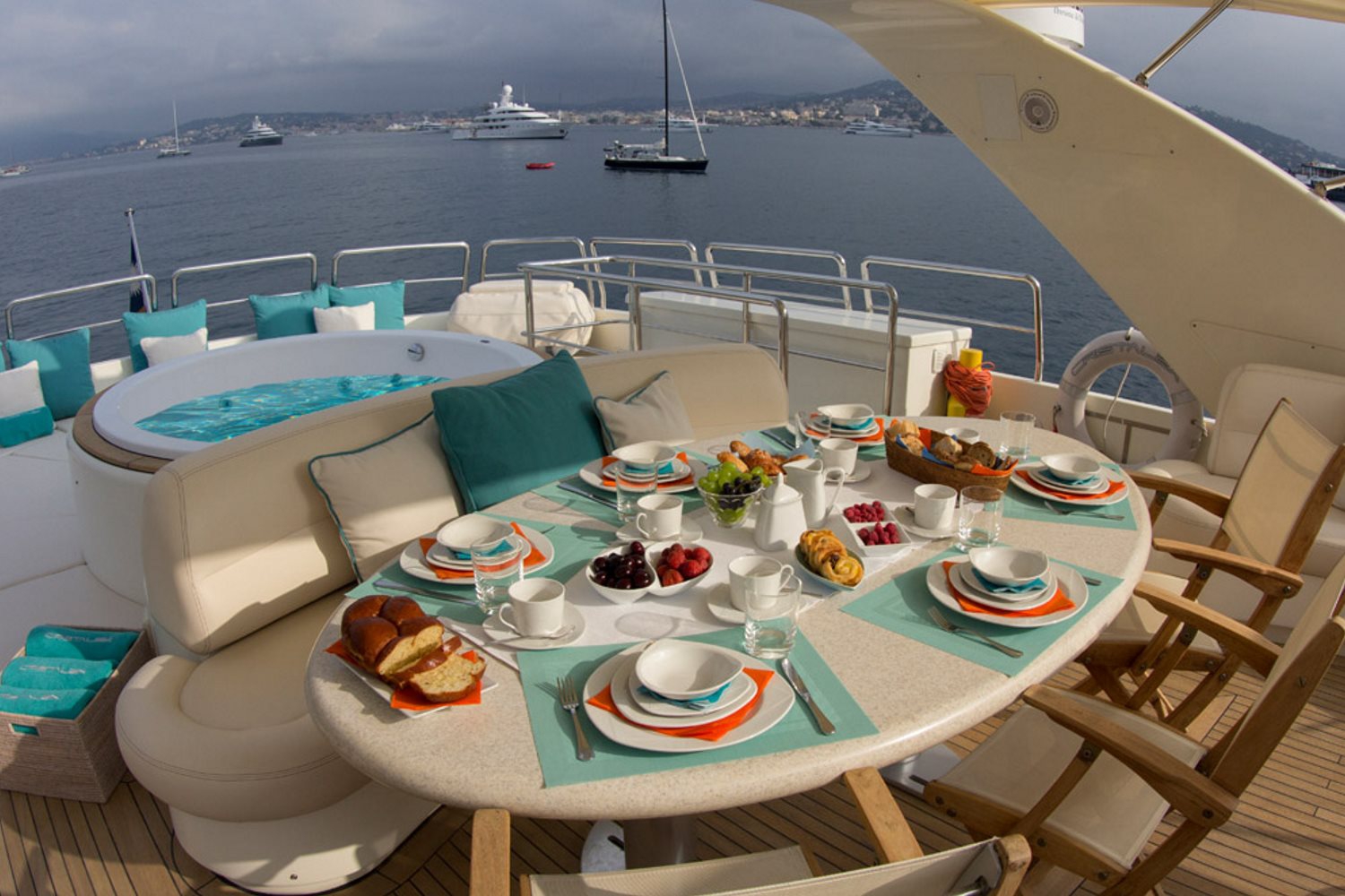 yacht CRISTALEX by Azimut - sun deck.jpg
