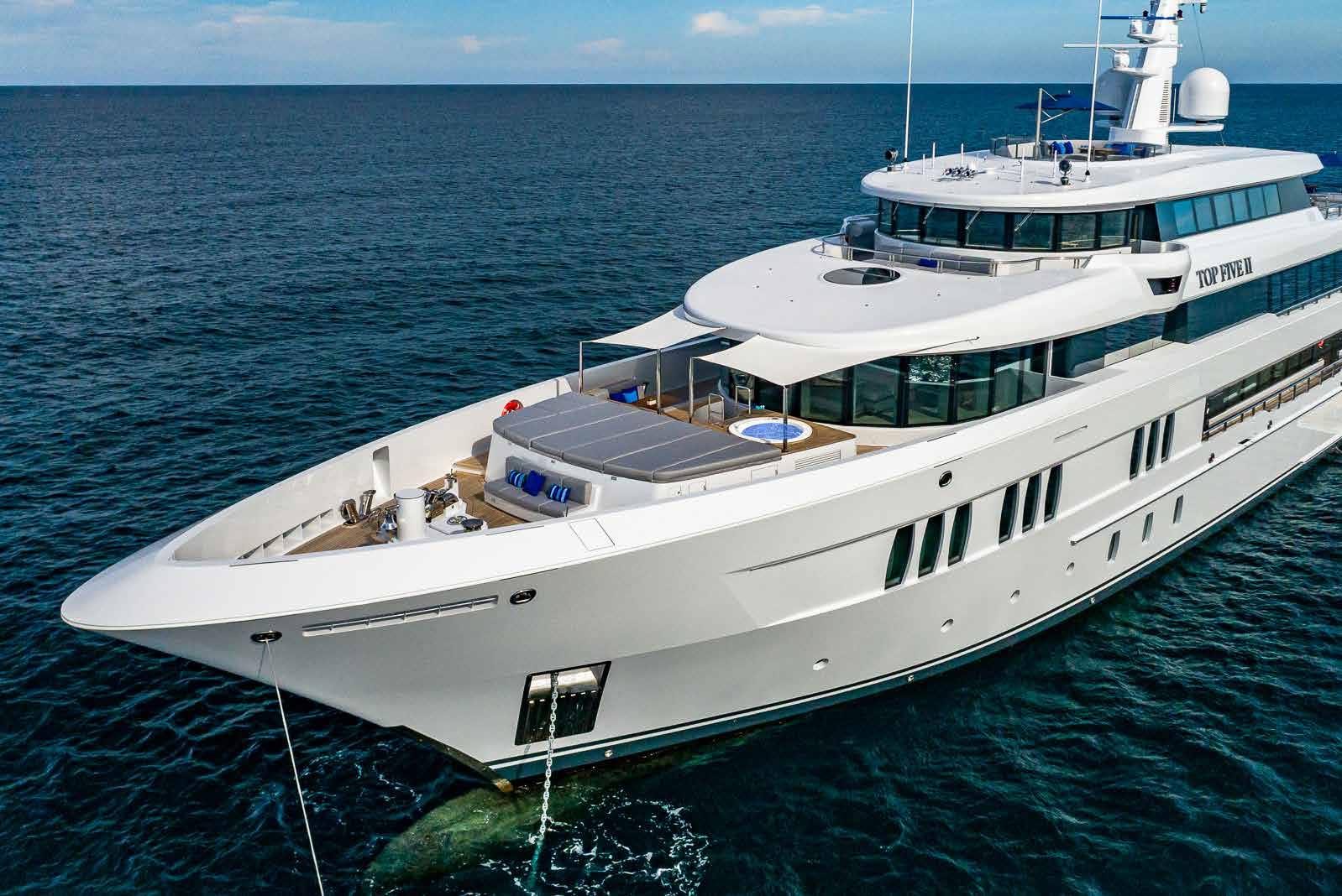 yacht TOP FIVE II.jpg