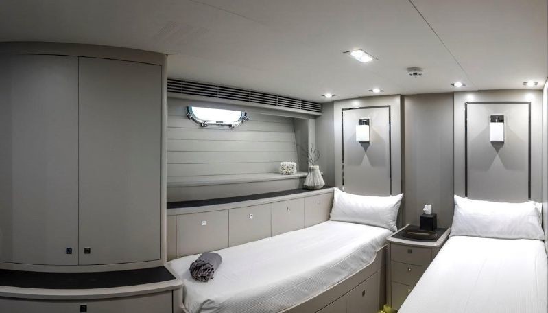 [35m-Yacht-CAROLINE-1]-210-100.jpg