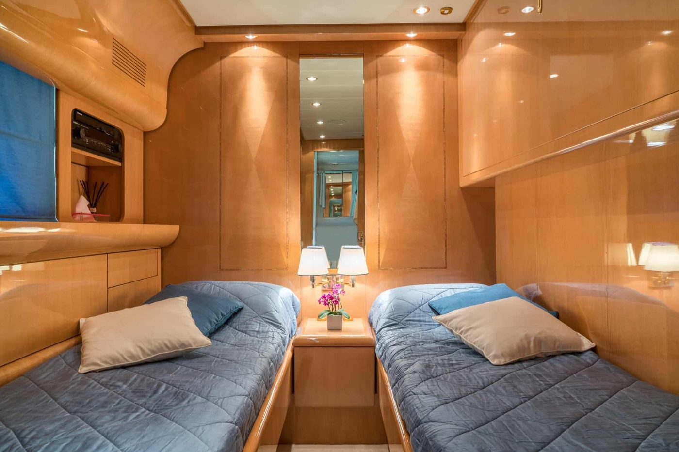 Cabin with double bed 01.jpg