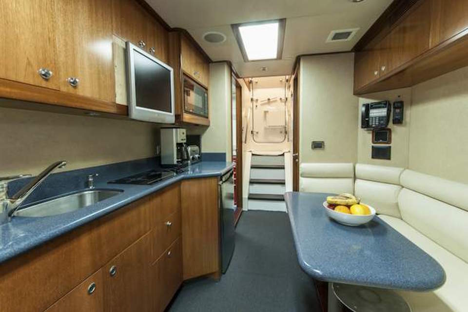 Interior 00006.jpg