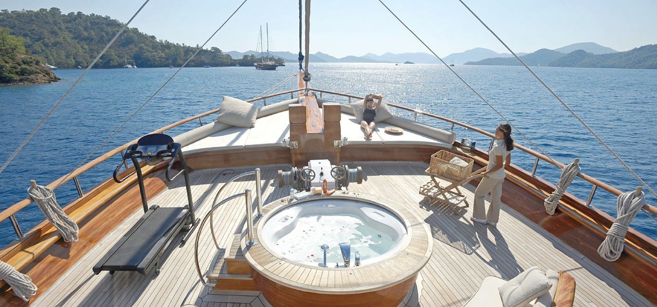 Mare Nostrum Gullet - Foredeck sunning.jpg