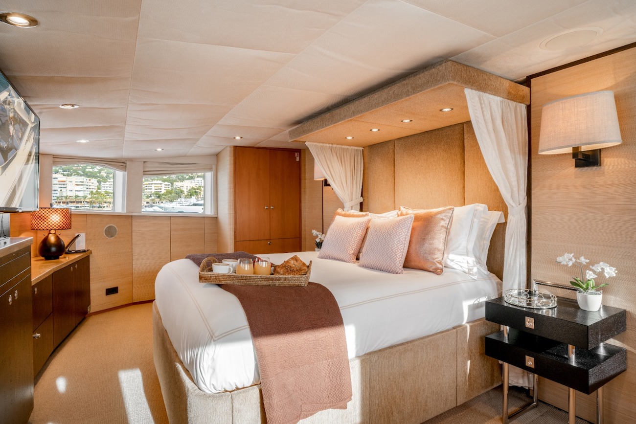 VIP cabin.jpg