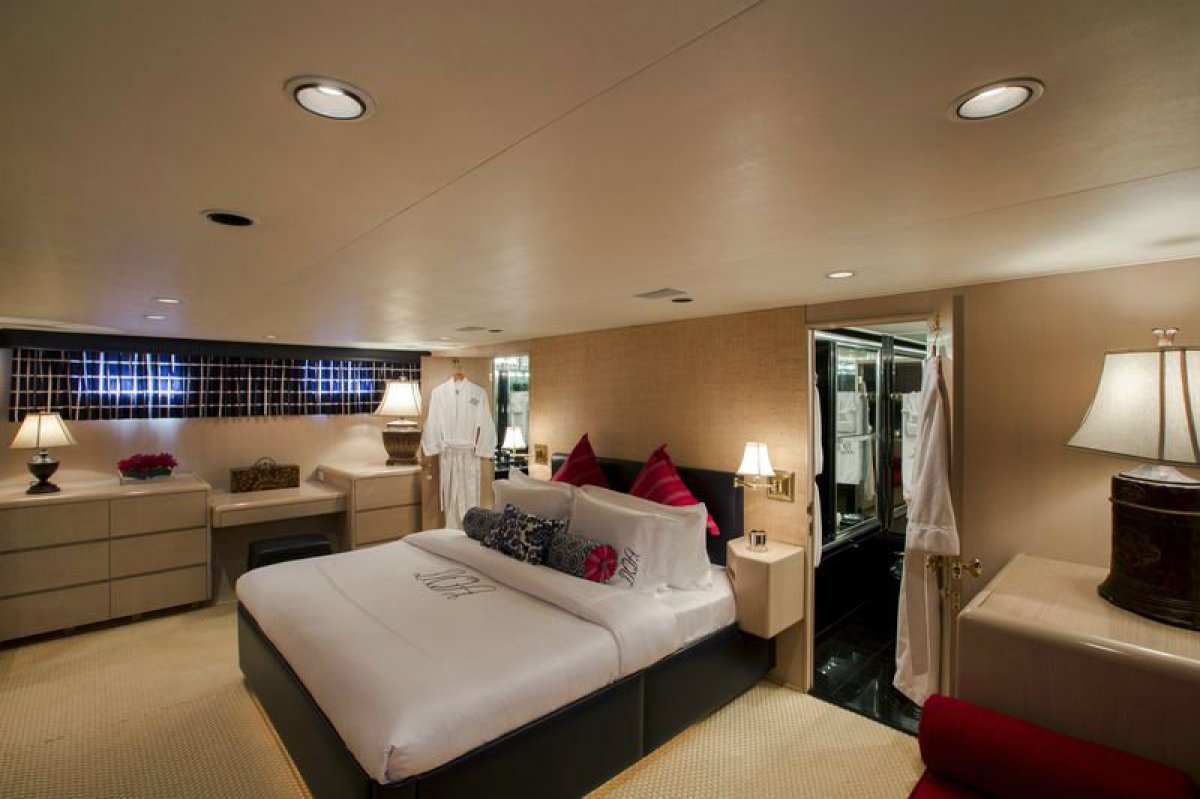 Yacht DOA by Broward - master.jpg
