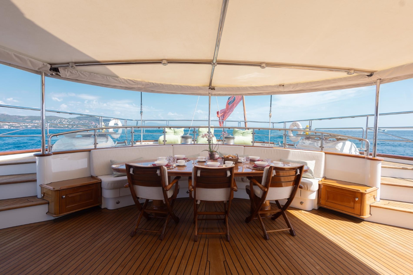 dining with sea views.jpg