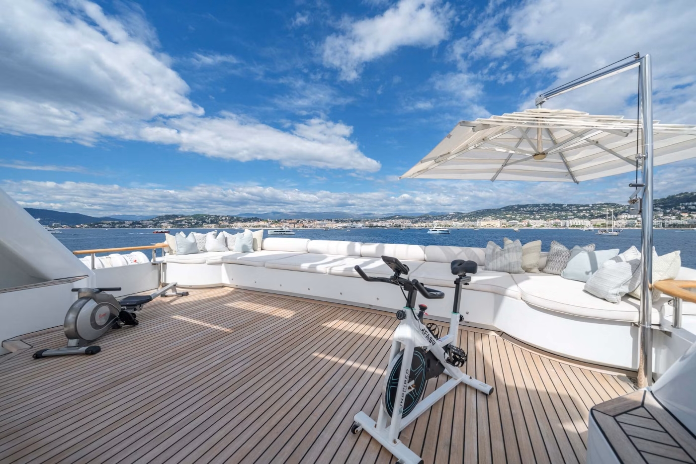 exterior sun deck lounge.jpg