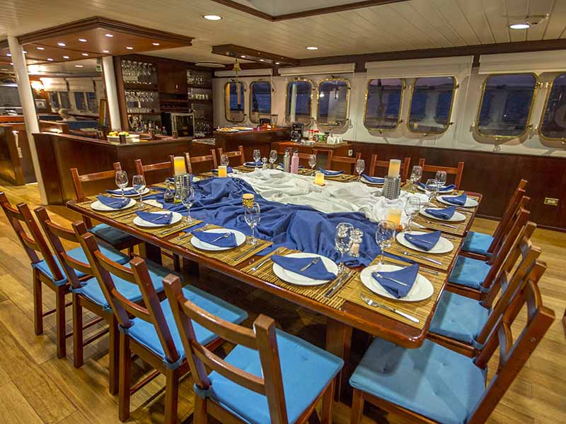 interior dining table.jpg