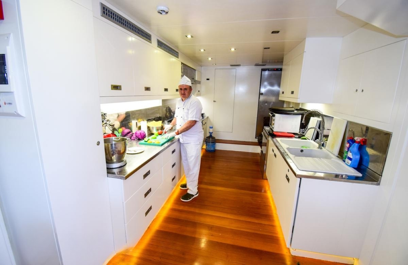 kitchen arera.jpg