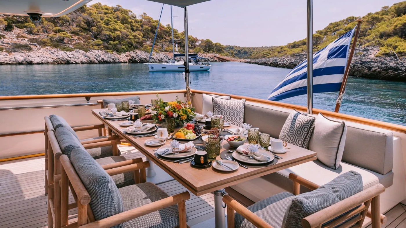 Exterior Dining Area 01.jpg
