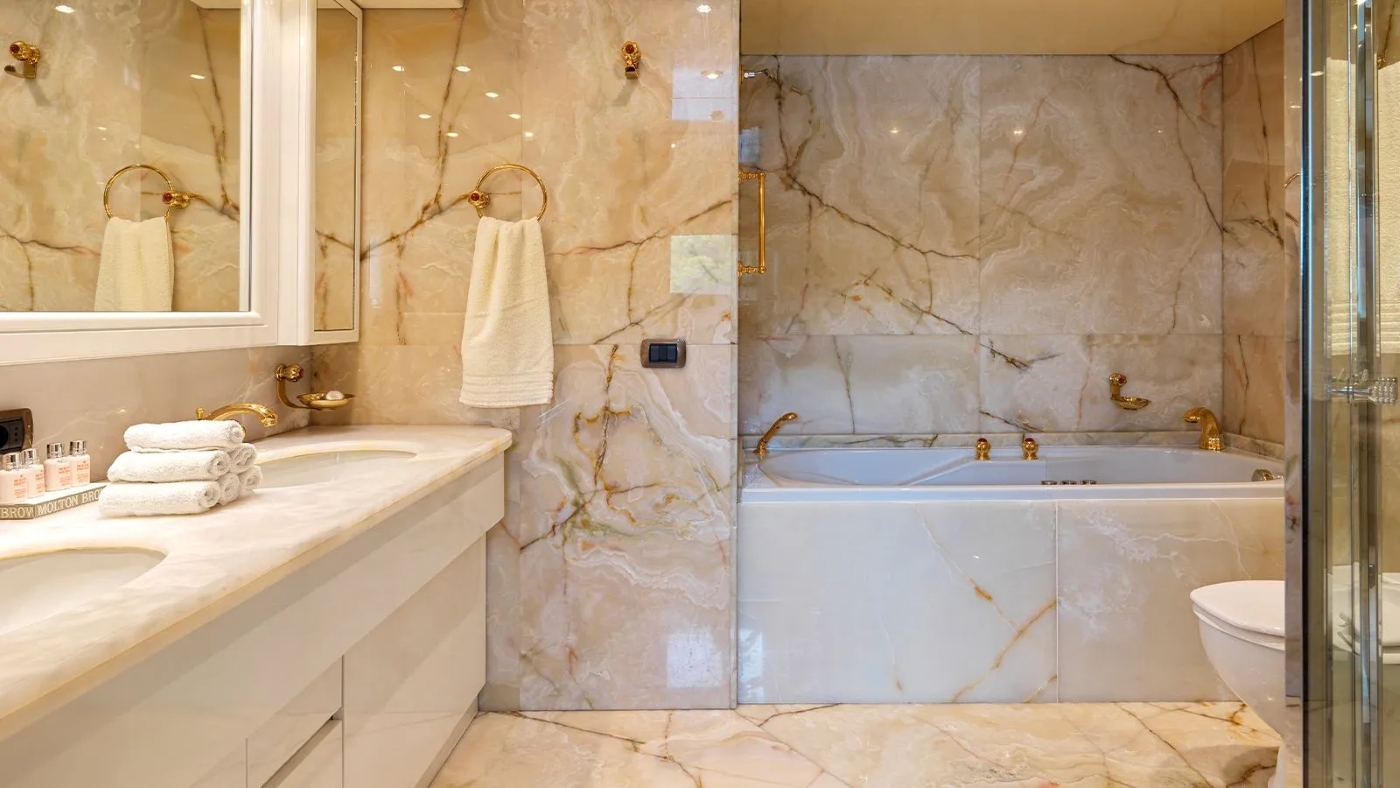 Master Bath.jpg