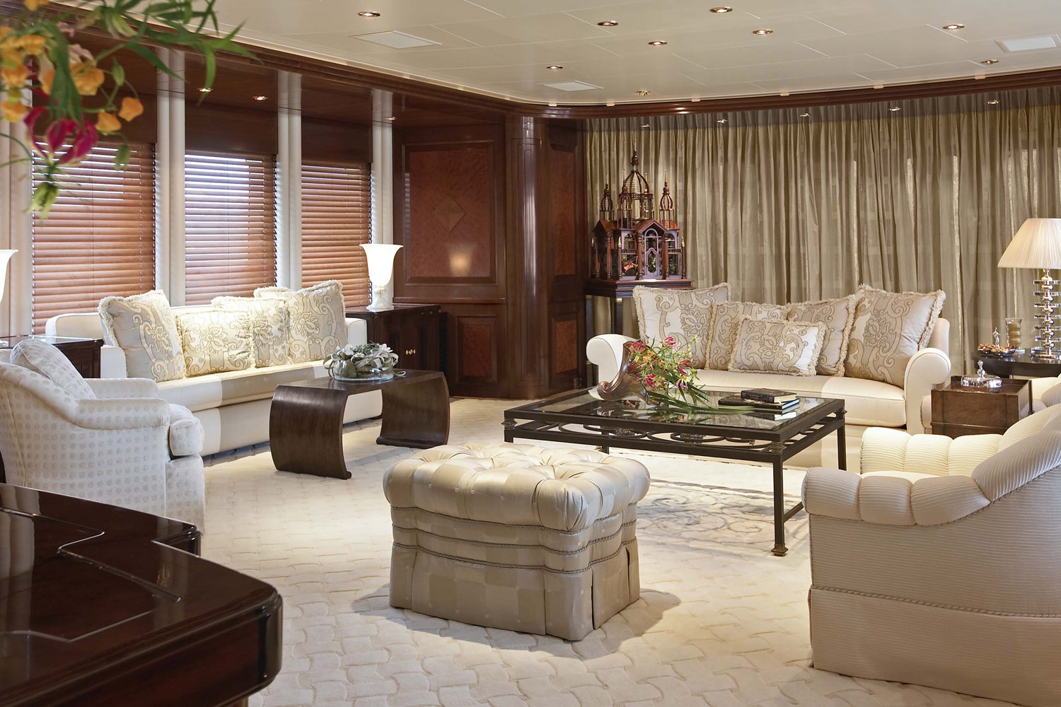 Yacht BLUE MOON by Feadship - Royal Van Lent Shipyard - Lounge.jpg