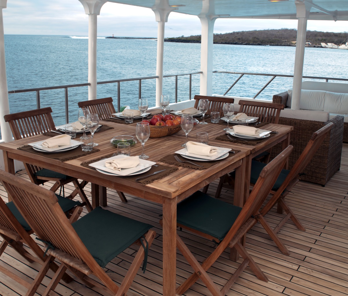 OUTDOOR DINING.jpg