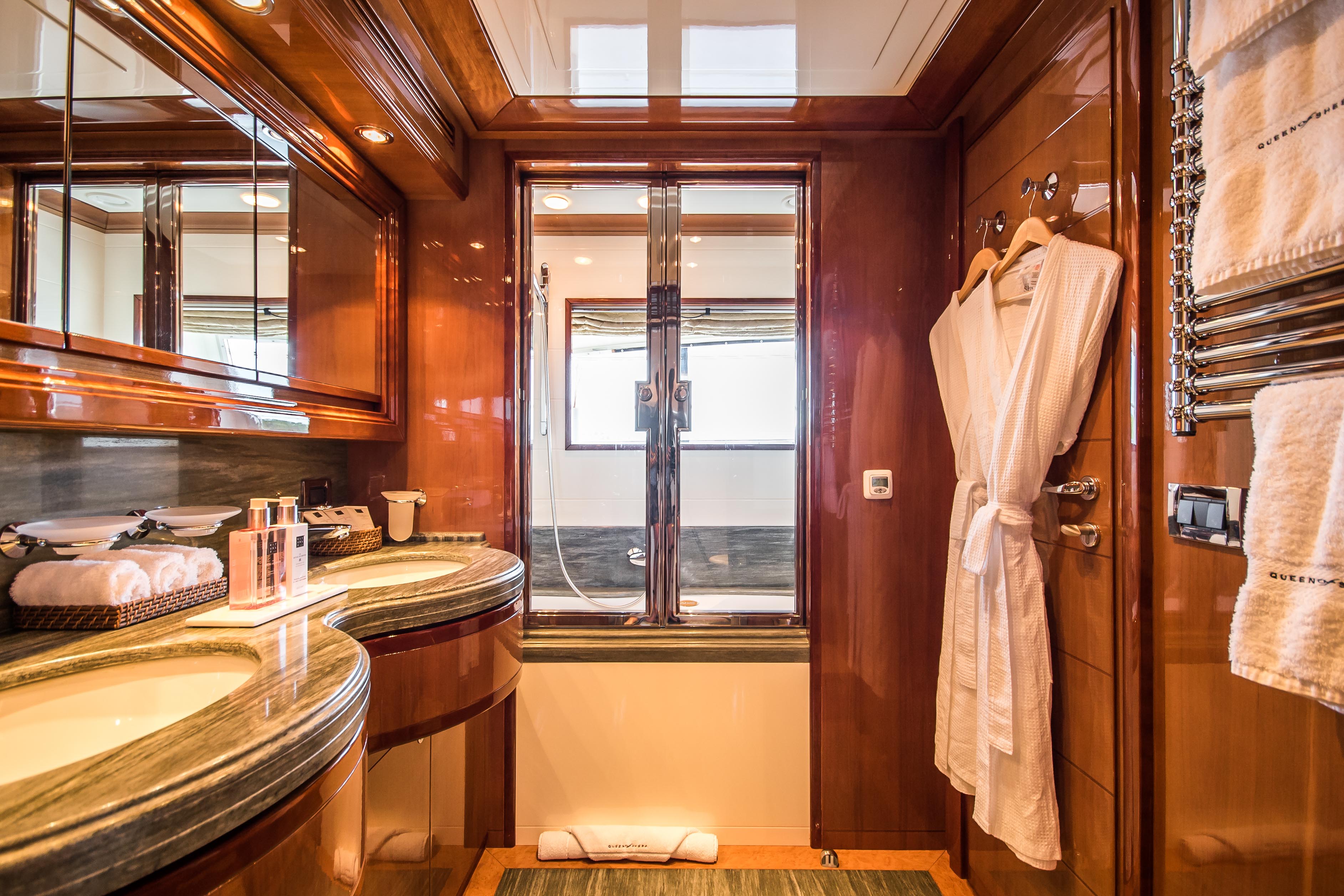 ensuite bathroom.jpg