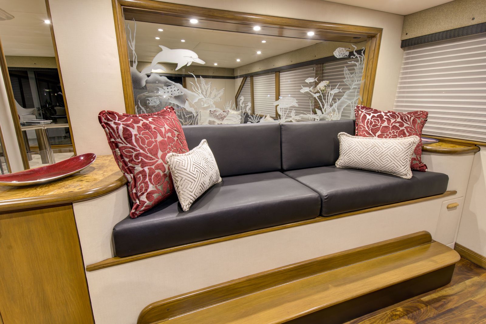  Seating Area in Wheelhouse.jpg