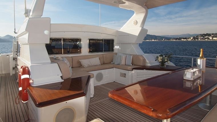[25m-Yacht-NOON-TEASE]-5799-120.jpg