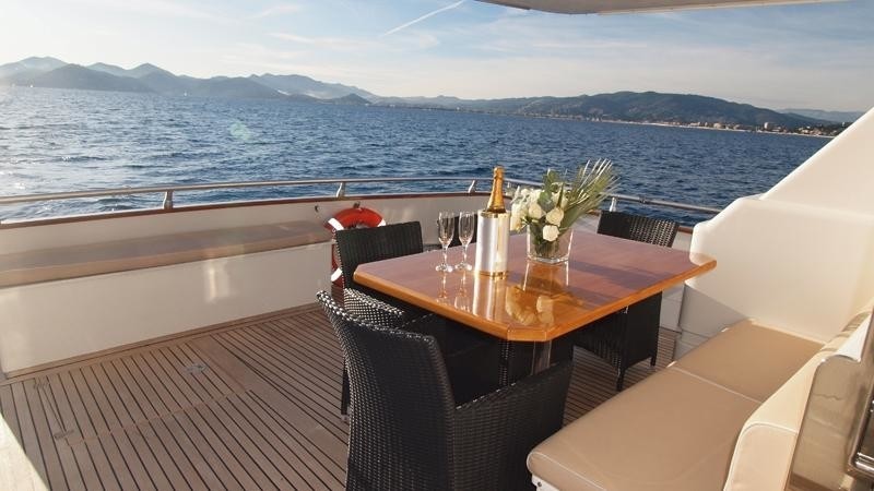 [25m-Yacht-NOON-TEASE]-5799-95.jpg