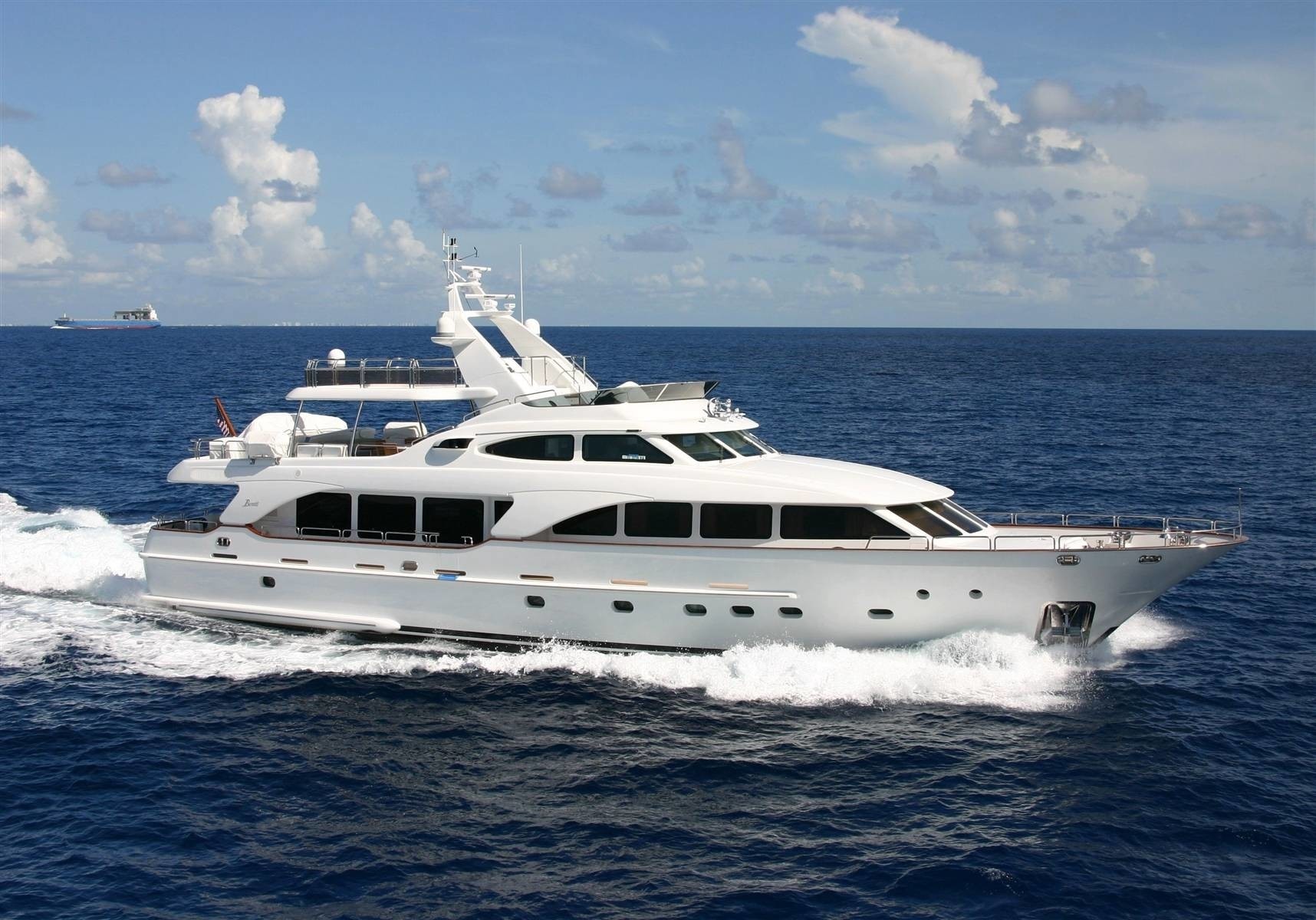[30m-Yacht-ENIGMA]-5829-18.jpg