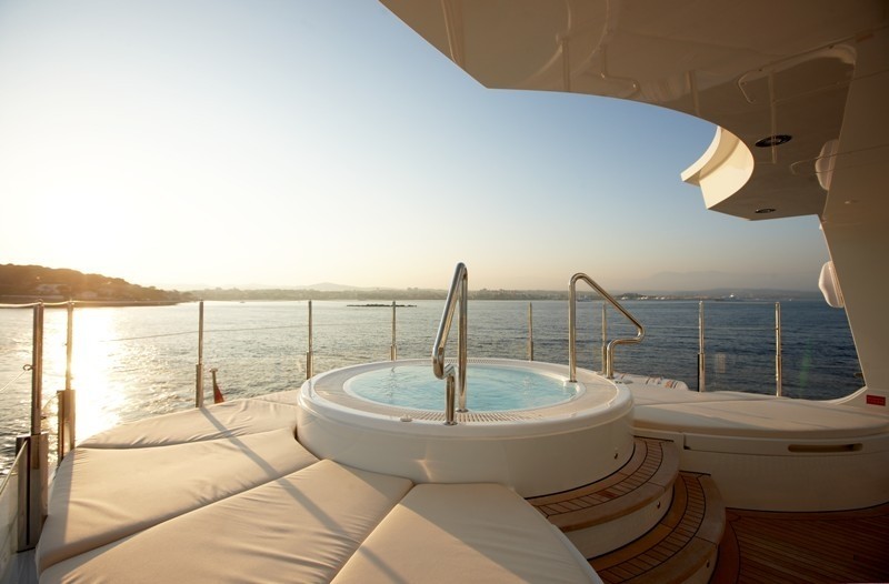 [38m-Yacht-NORTHLANDER]-5918-174.jpg