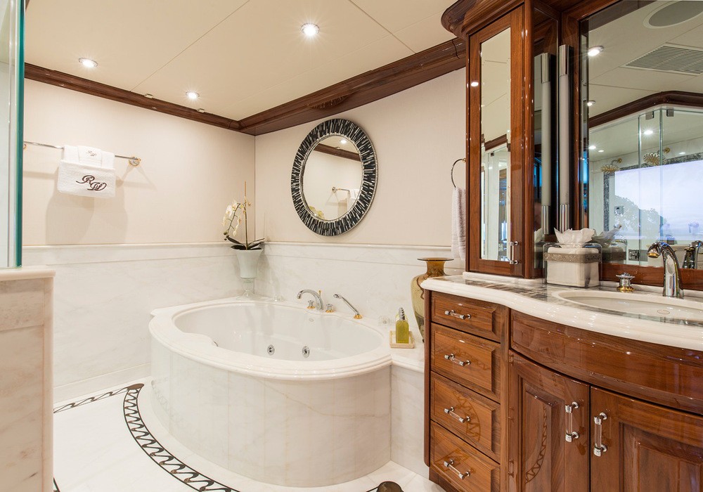 [49m-Yacht-REMEMBER-WHEN]-5643-28.jpg