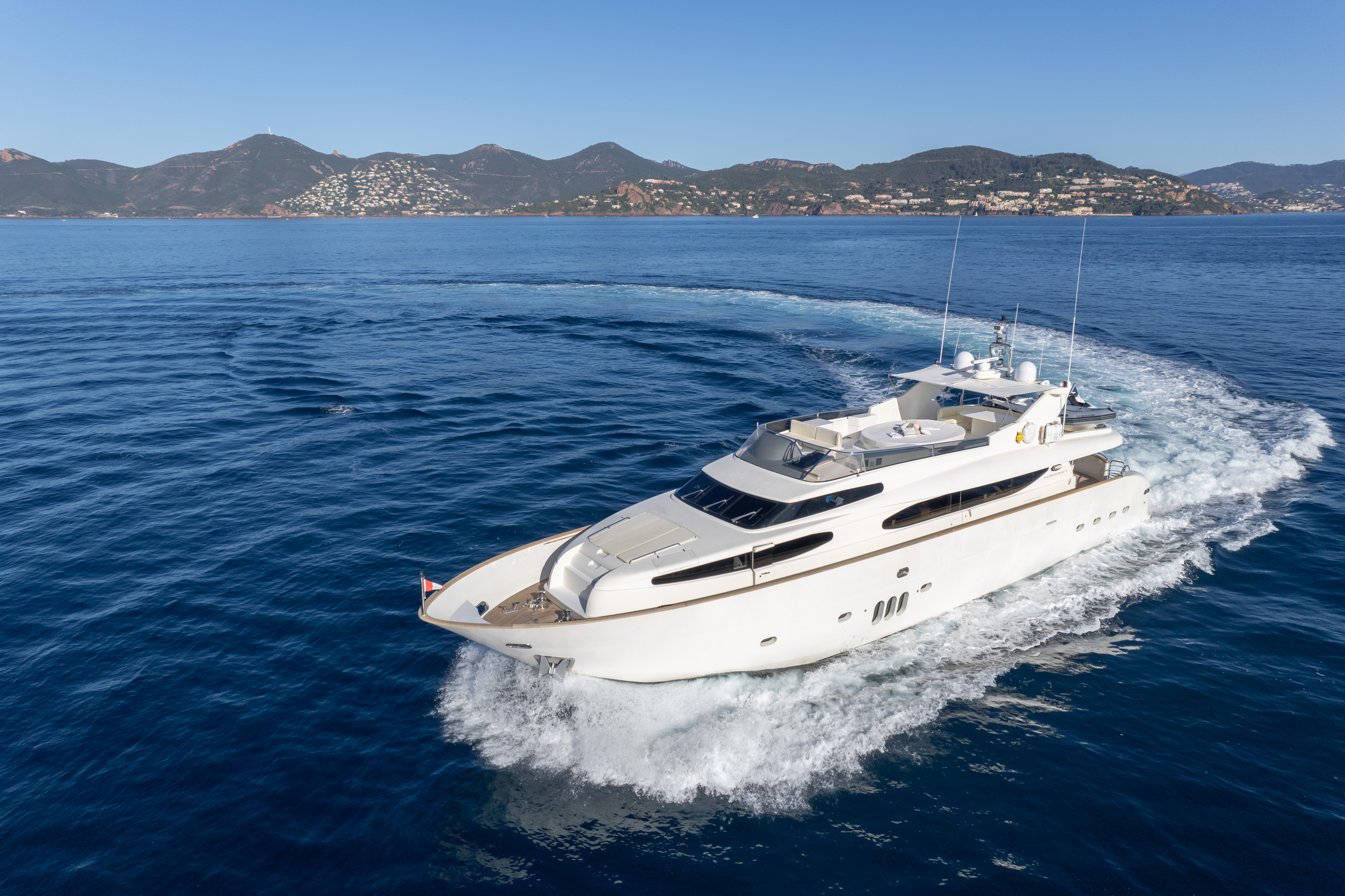 102 Luxury yacht BEIJA FLORE.jpg