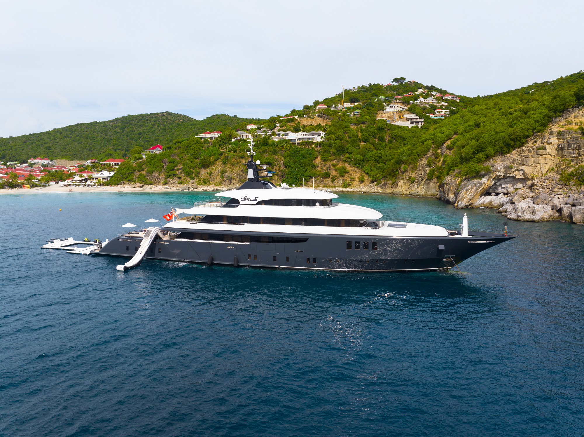 102 Luxury yacht LOON.jpg