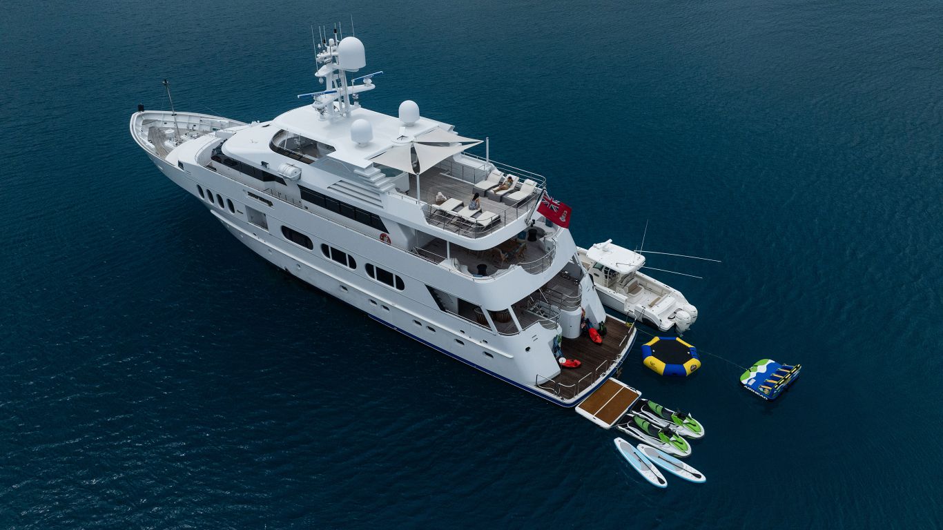 103 Motor yacht NEVER ENOUGH.jpg