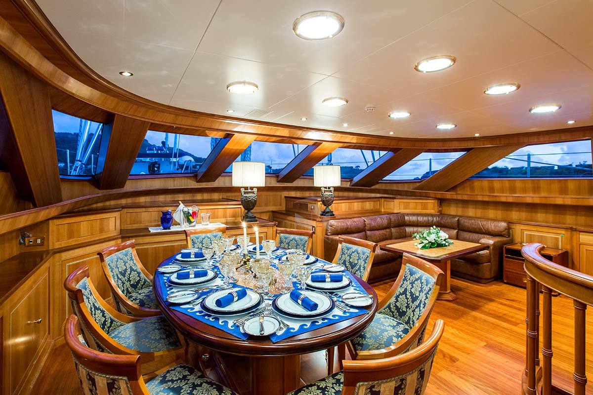 13-Ellen-dining-table.jpg
