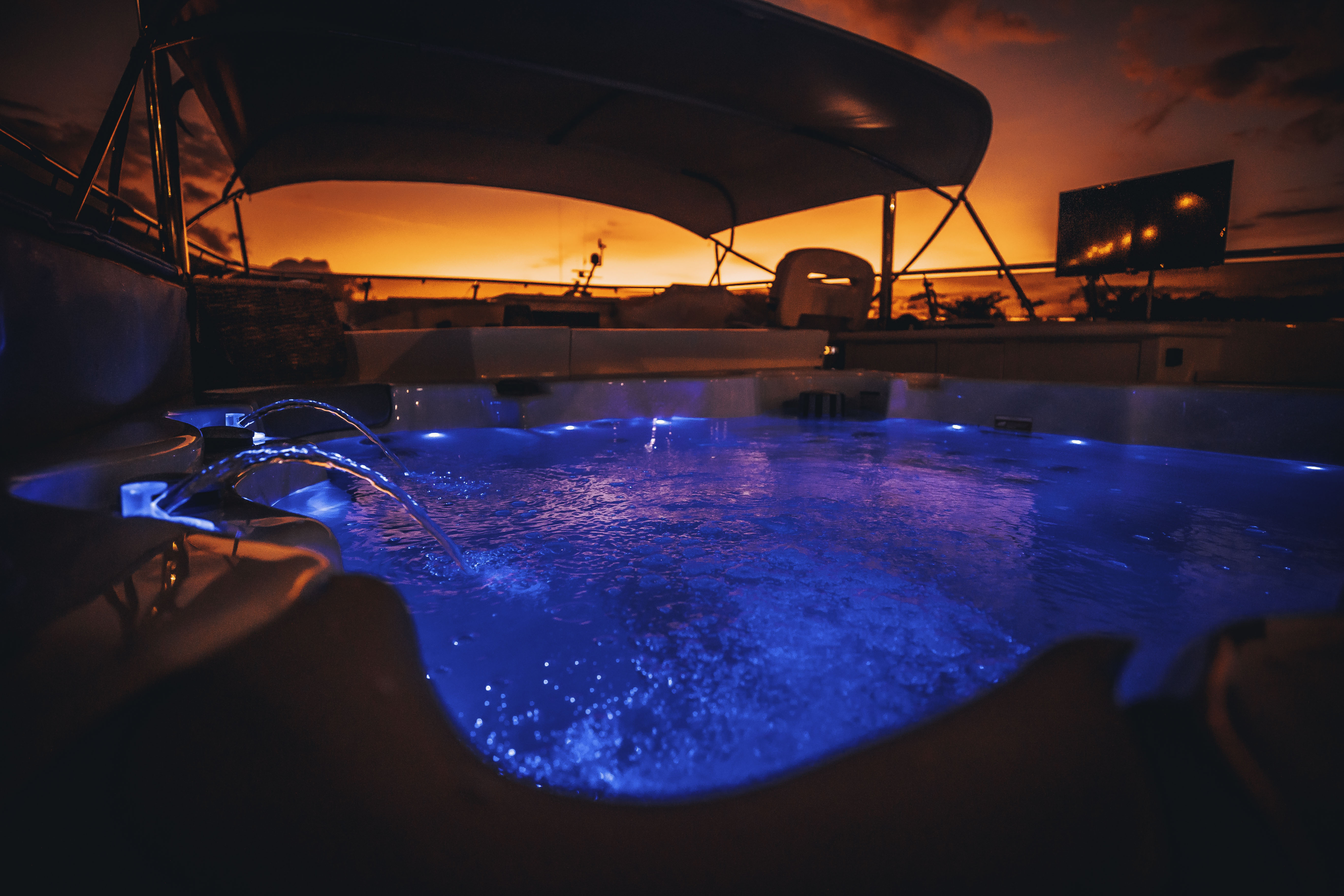201 Hot tub by night.jpg