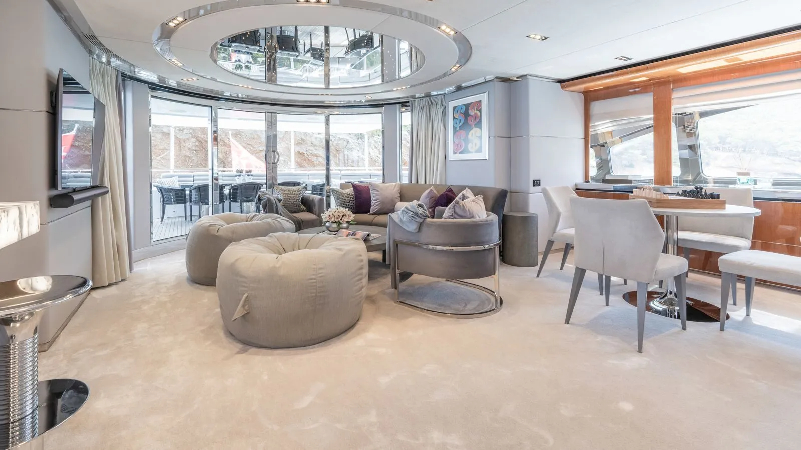 304 Bridge deck salon.jpg