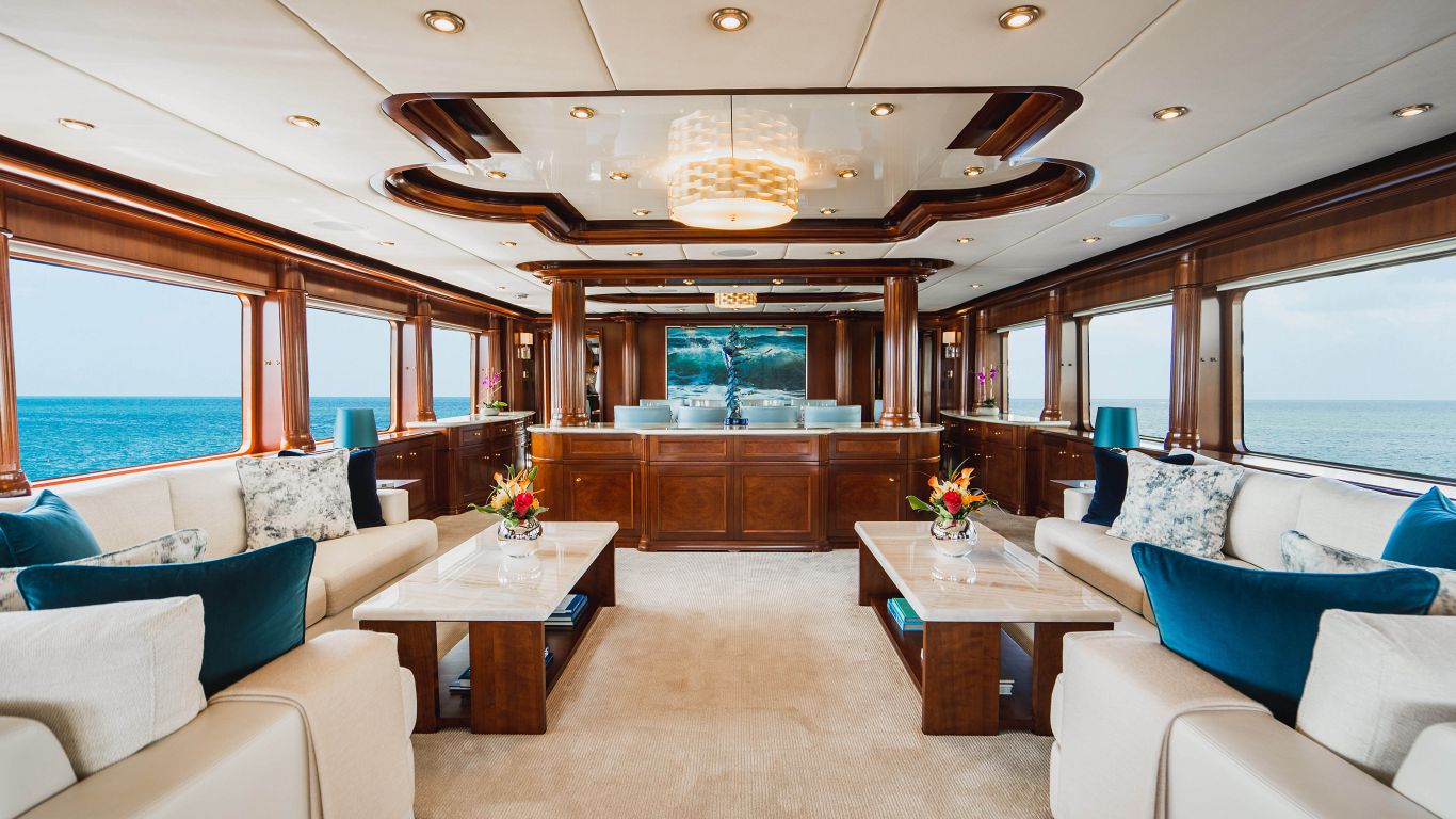 305 Main deck salon alternative view.jpg